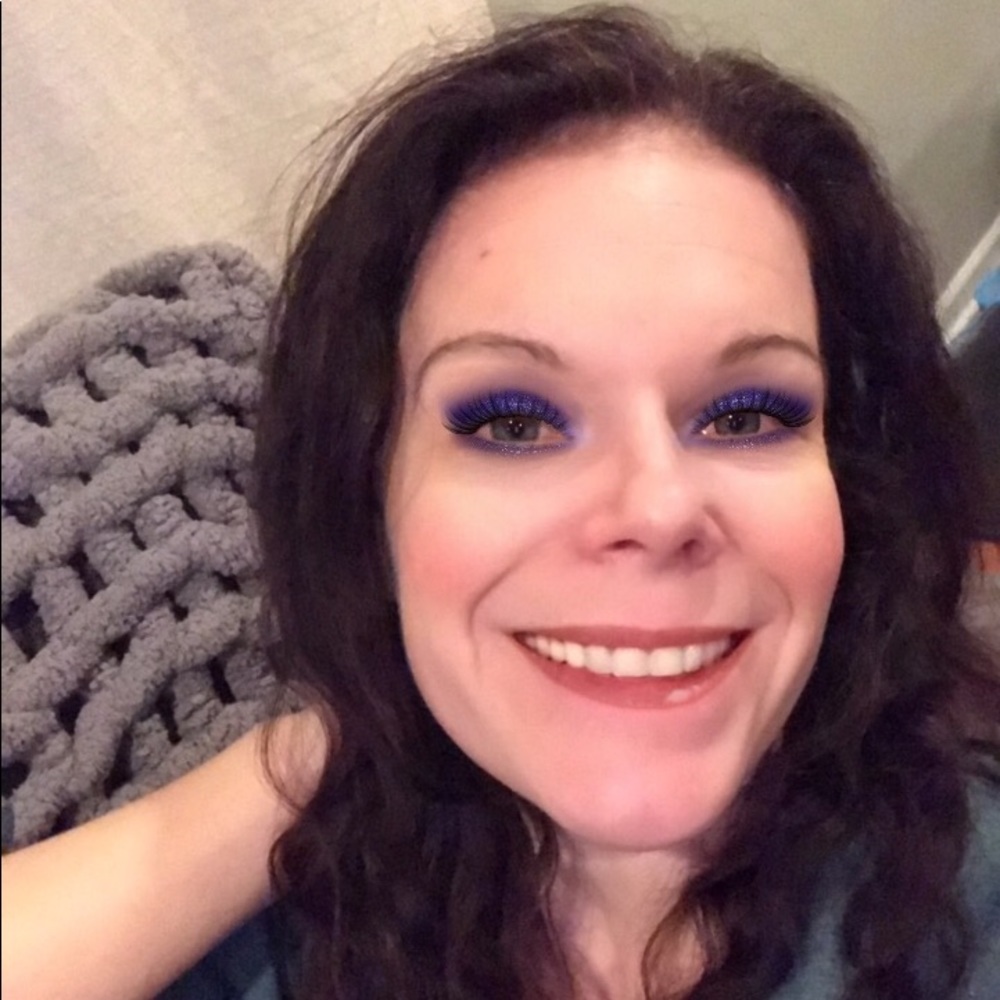 Meet your Posher, Elissa